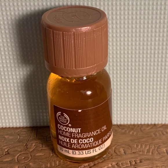 New COCONUT Home Fragrance Oil Body Shop 🥥 - Picture 4 of 8